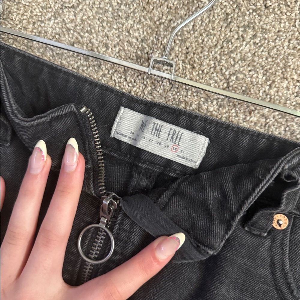 FREE PEOPLE Mini Skirt Zip It Up Black Washed Denim Mini Skirt Zipper Size 30/10 - Picture 4 of 5